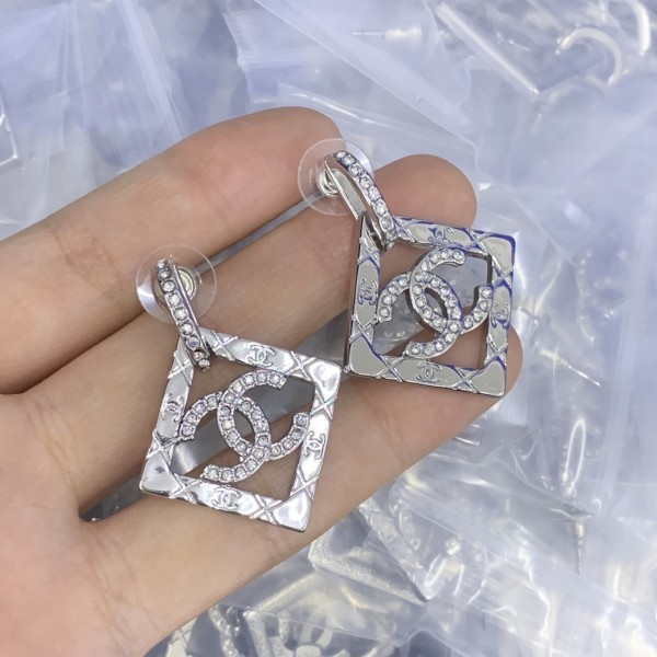 CC Earrings CHE032