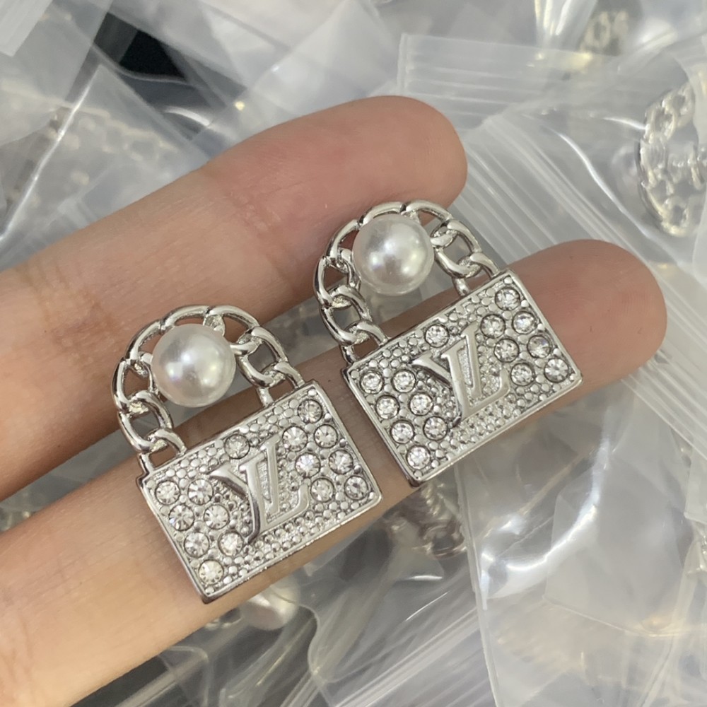 L-V EARRINGS LUX-976