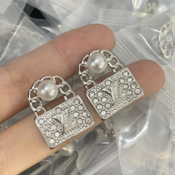 L-V EARRINGS LUX-976