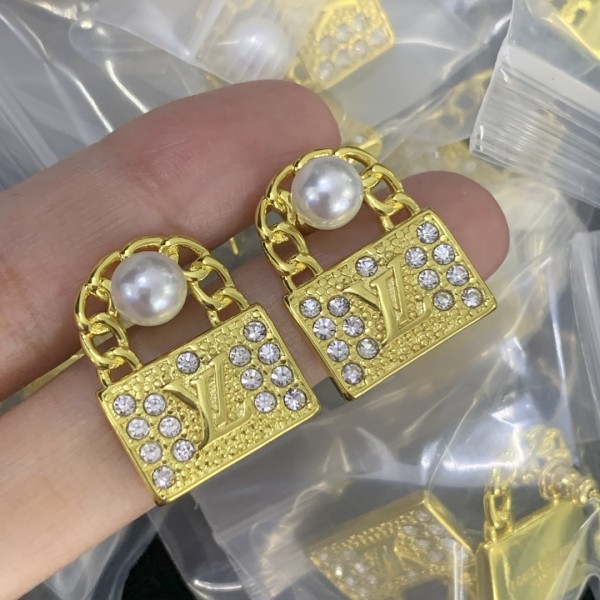 L-V EARRINGS LUX-977