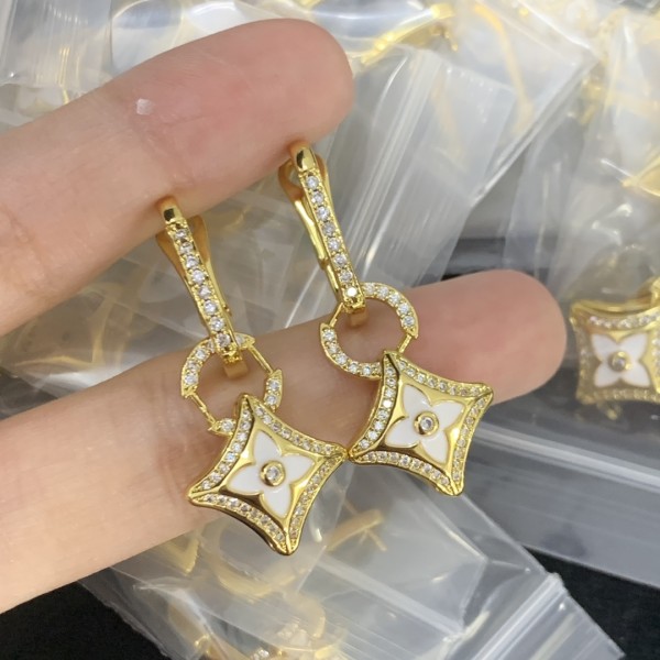 L-V EARRINGS LUX-993